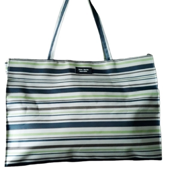 Kate Spade New Yorklined and zip shopping tote 18in in width 12in length - Picture 3 of 15